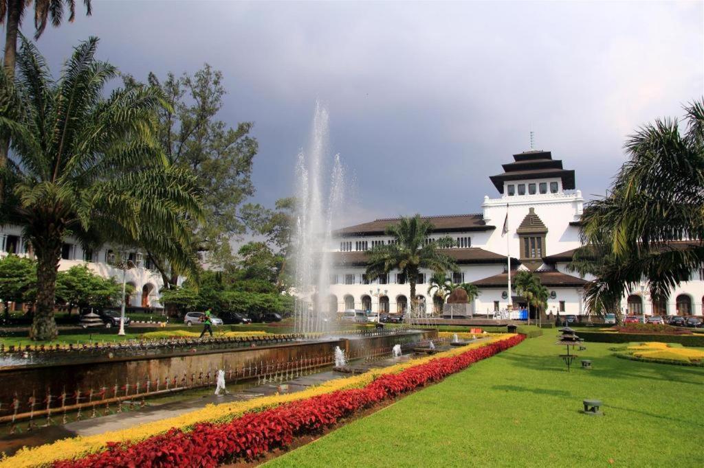 Kedaton Hotel Bandung Exterior photo