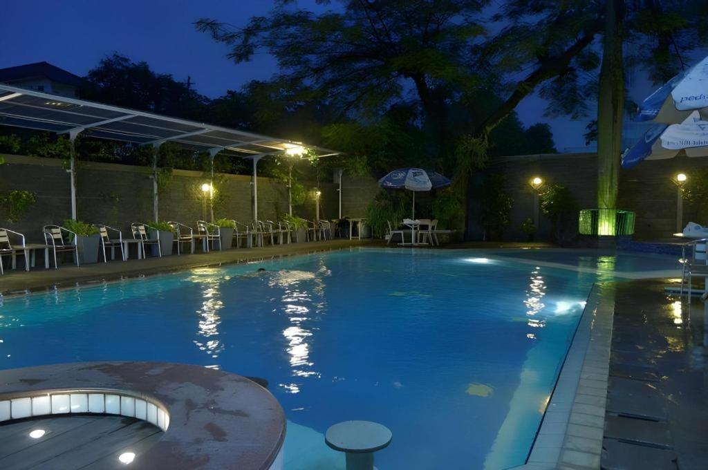 Kedaton Hotel Bandung Exterior photo